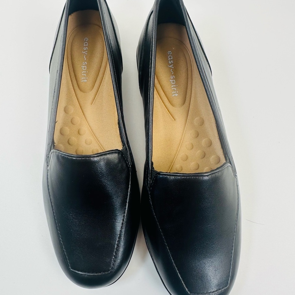 Easy Spirit Black Leather Slip-On Flats NWOT Sz 7